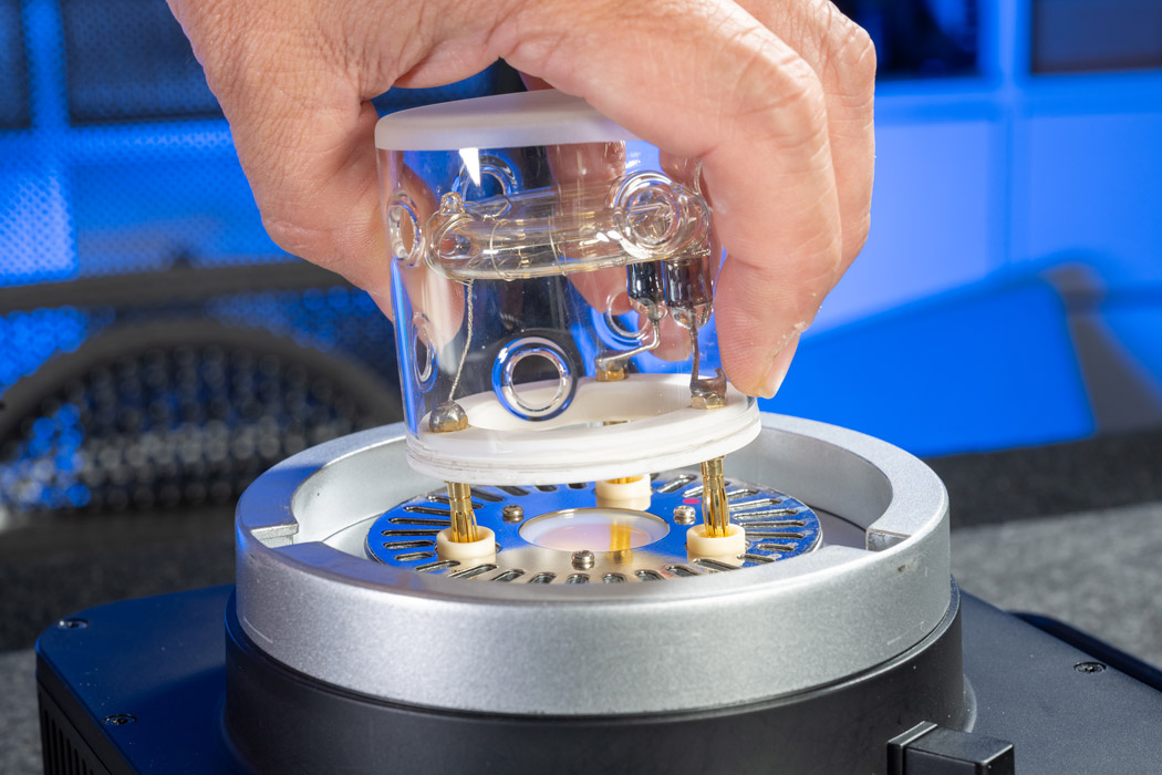 Fitting the Flash bulb to the Neewer Q4