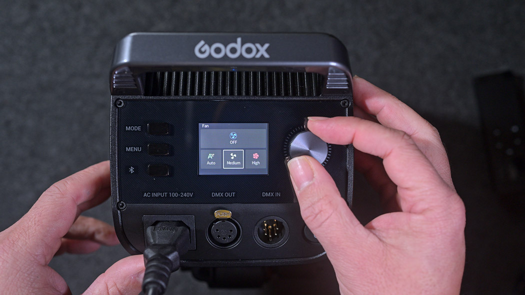 Godox LE300BI fan modes showing on the back display and how to change them.