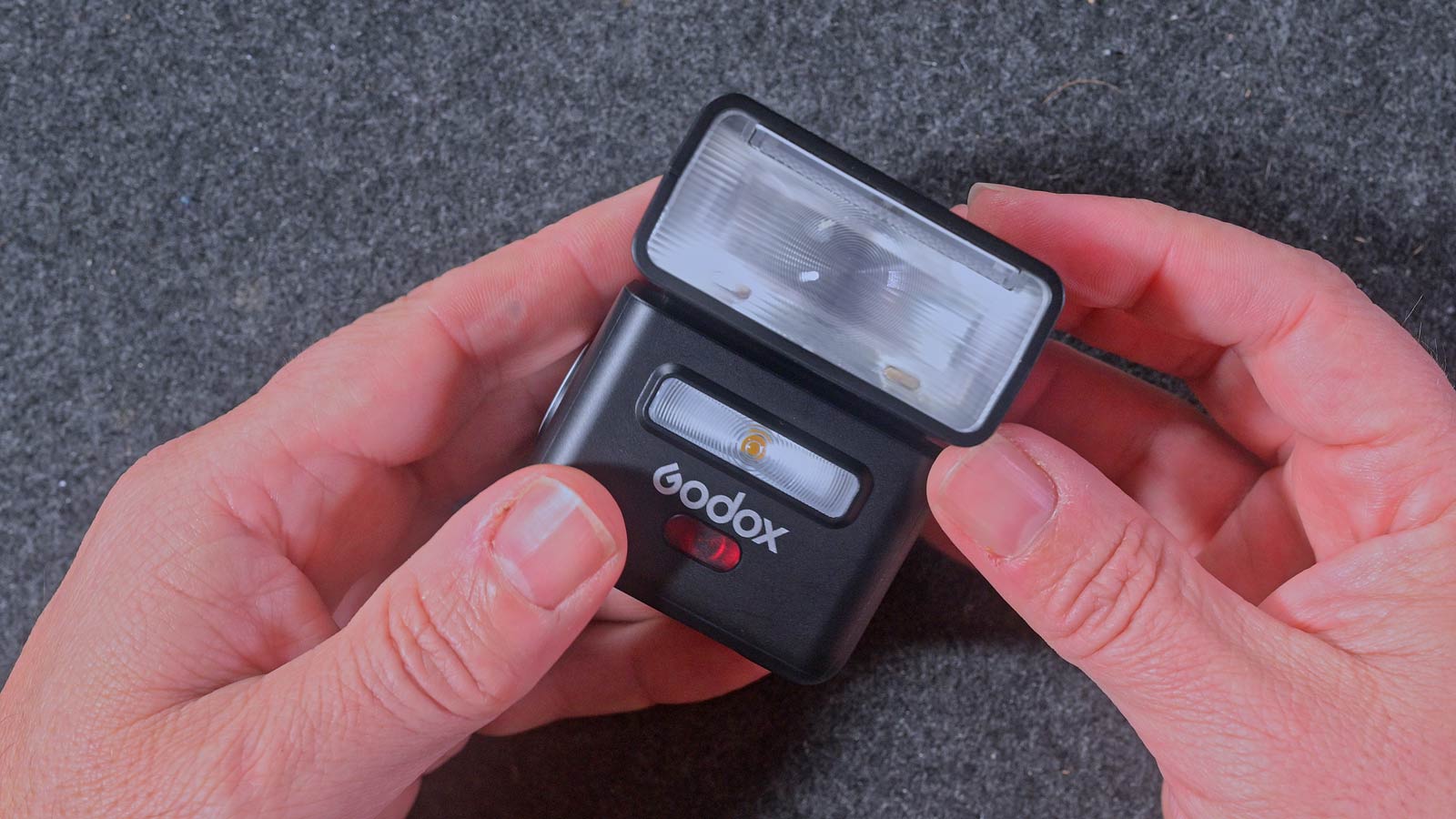 Godox IT32 Build Quality and how it feels in the hand.