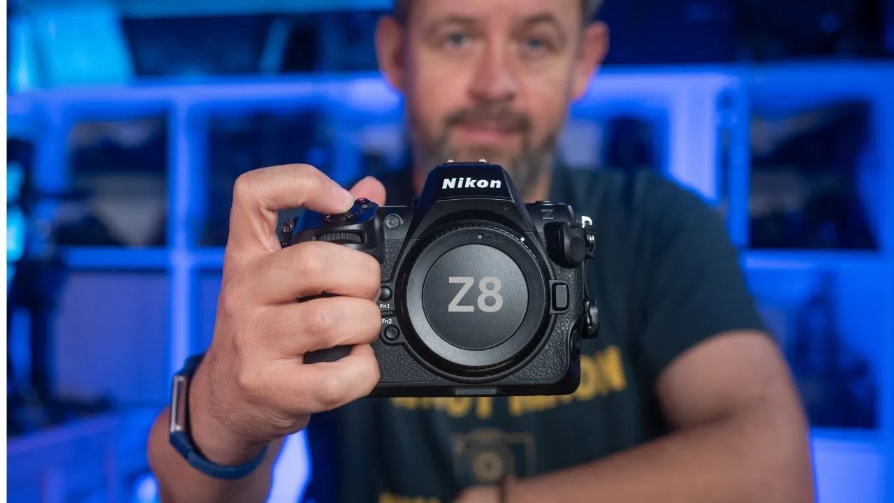 Nikon Z8 grip size and how it fits in the hand.
