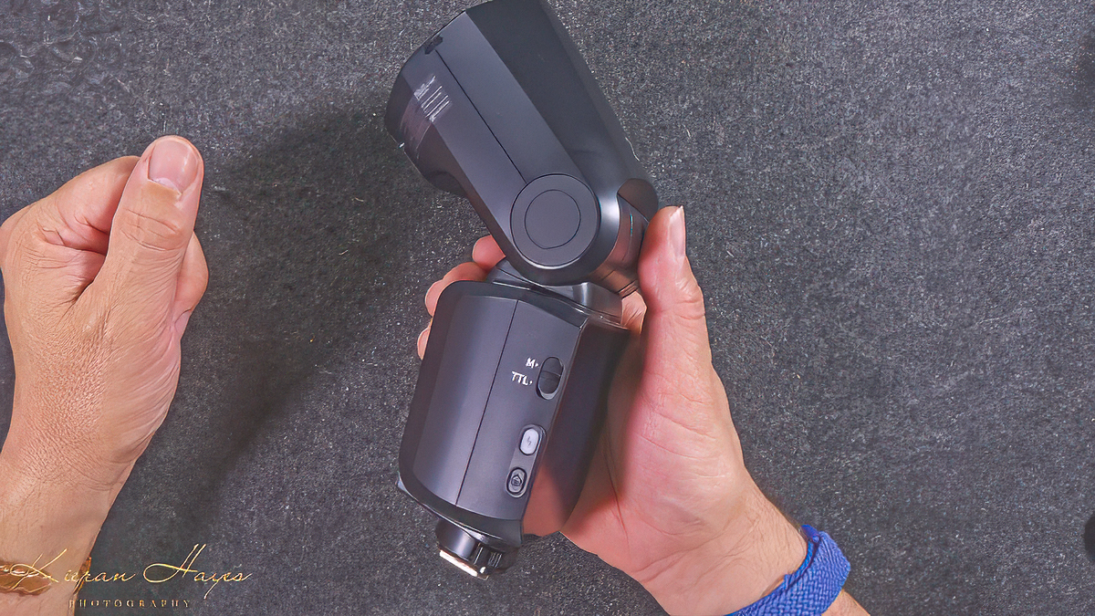 The Neewer Z3 strobe is built extremely well with a very solid build quaility and great features