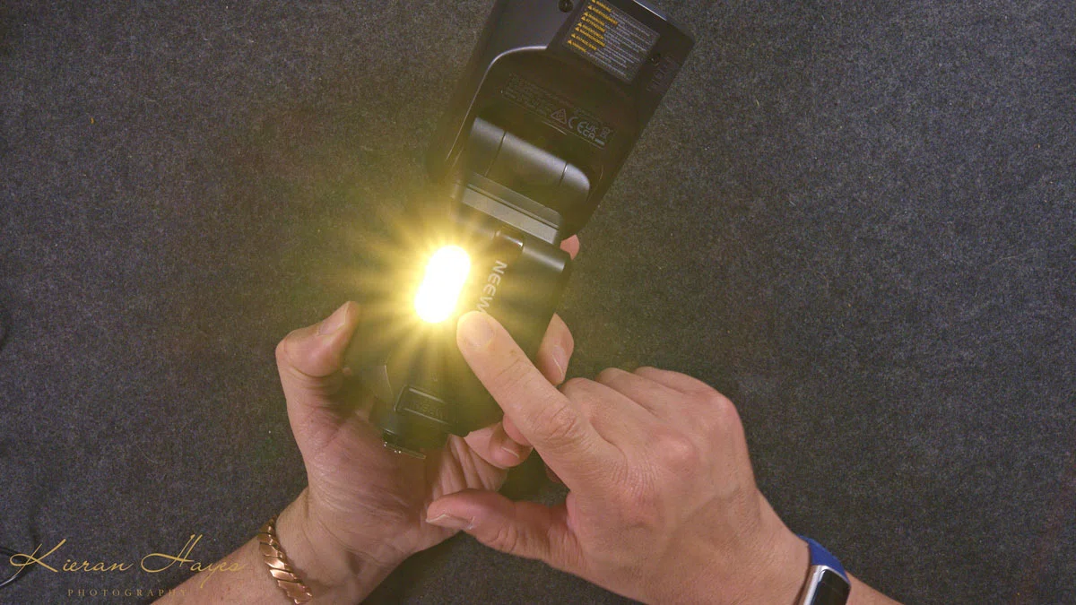 Neewer-Z3-review-modelling-lights